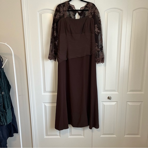 Jade by Jasmine Brown Mother of Bride Evening Gown Beaded Sleeves Size 16 - Picture 2 of 9